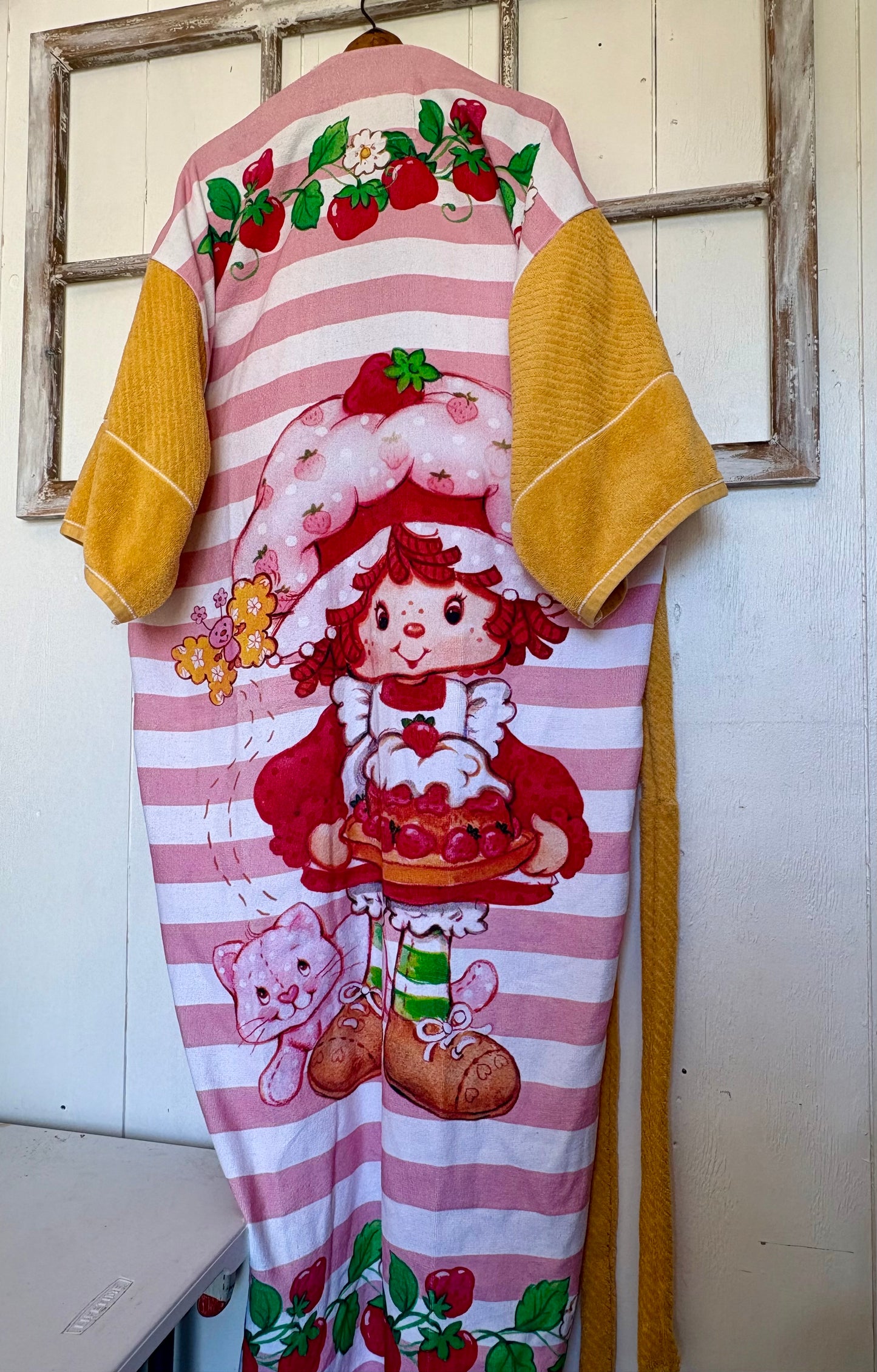 Towel Robe - Strawberry Shortcake -Oversized
