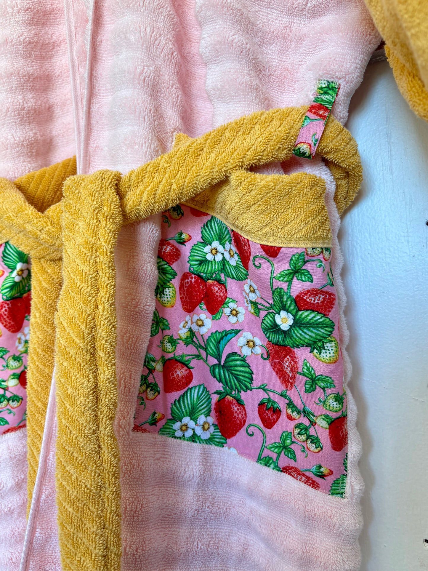 Towel Robe - Strawberry Shortcake -Oversized