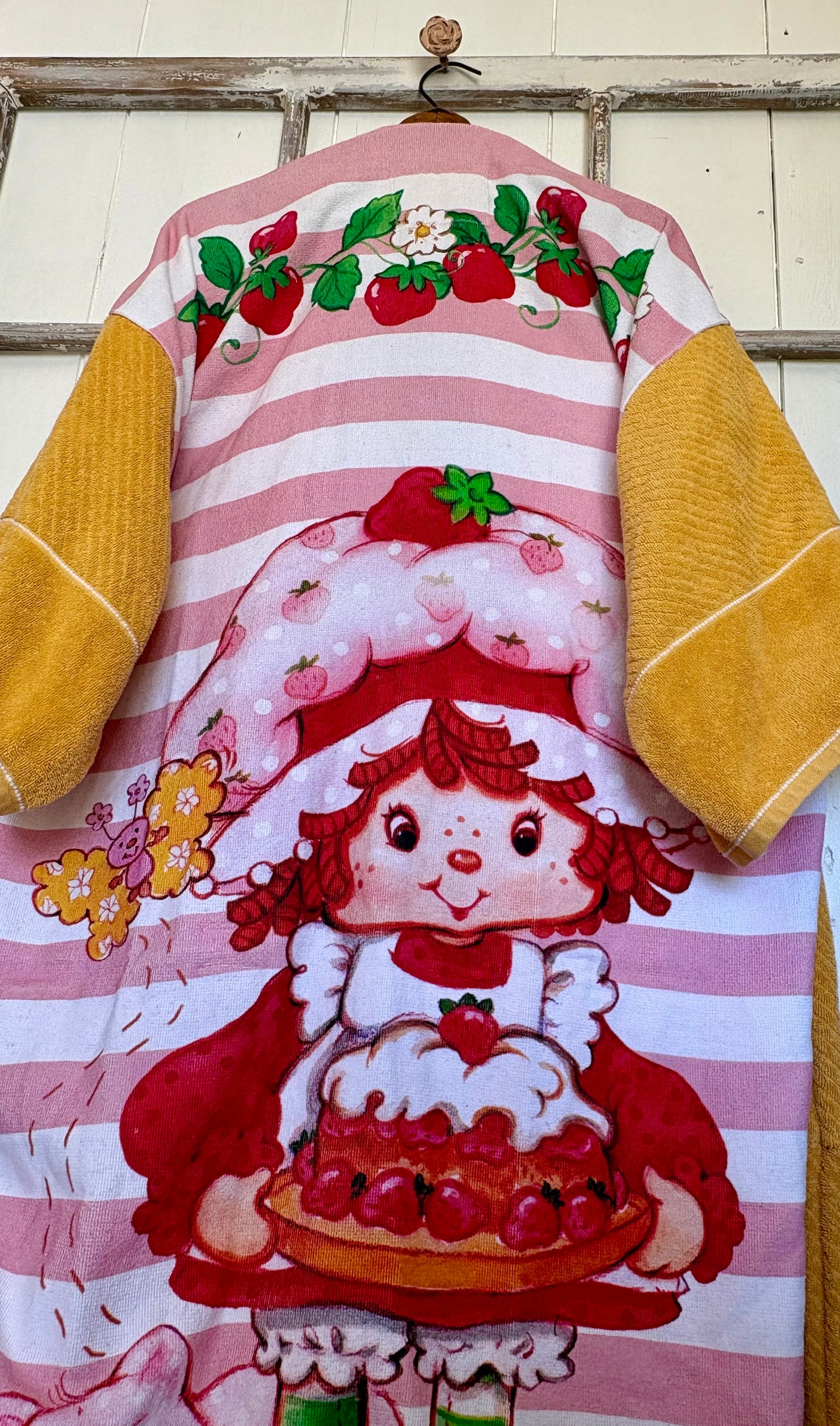 Towel Robe - Strawberry Shortcake -Oversized